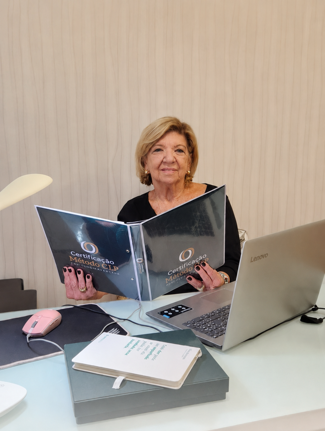 Sylvia Dallalana da Costa, psicóloga na Barra da Tijuca, no consultório